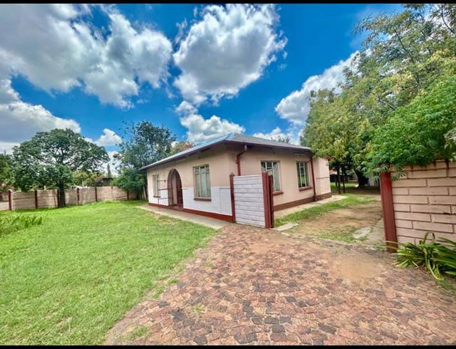 2 BEDROOM HOUSE FOR SALE IN VANDERBIJLPARK CW 5